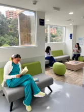 imagen de personas leyendo